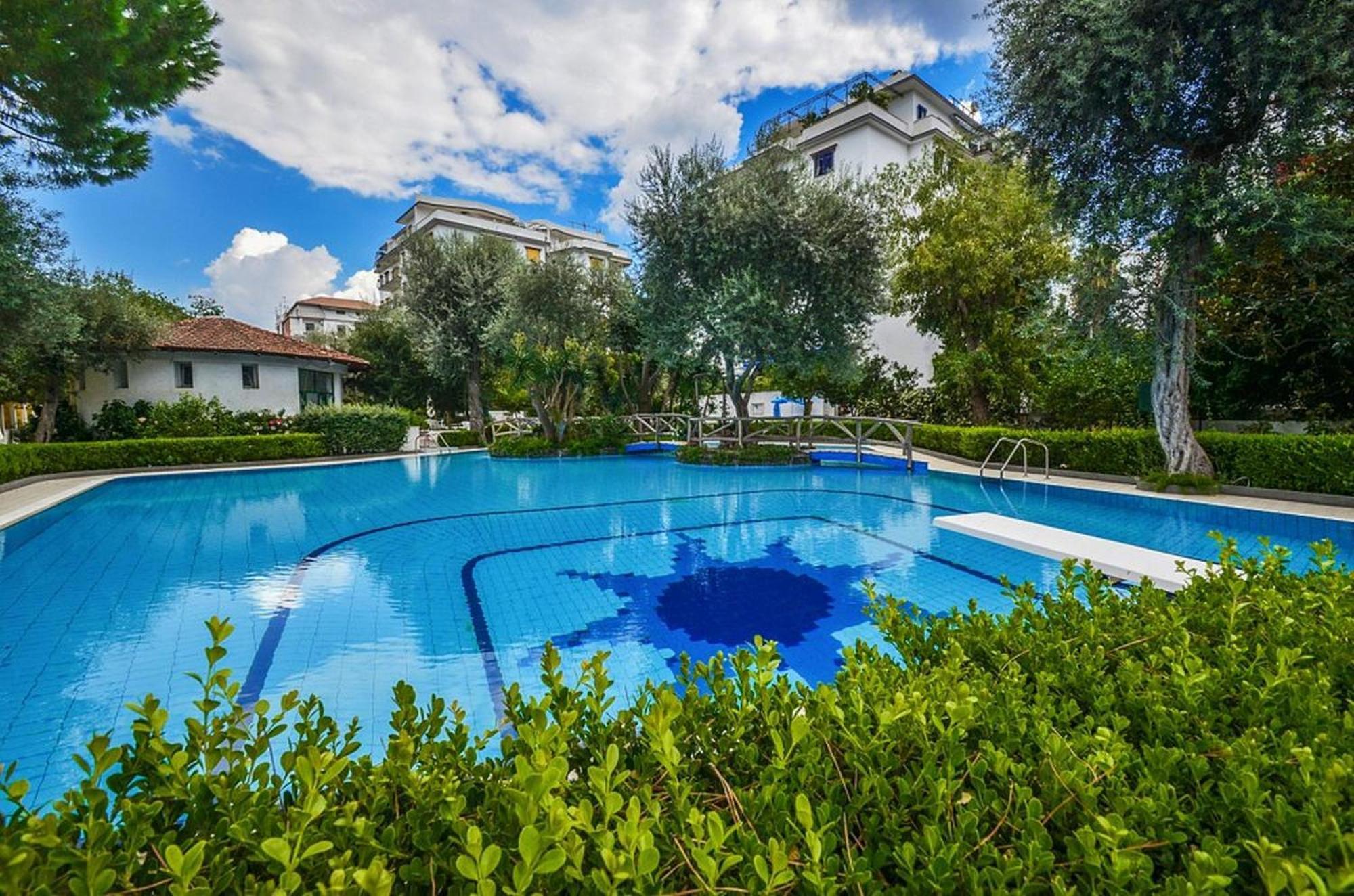 Casa Mar - Elegant Apartment With Pool And Panoramic Terrace In The Heart Of Sorrento Exteriör bild