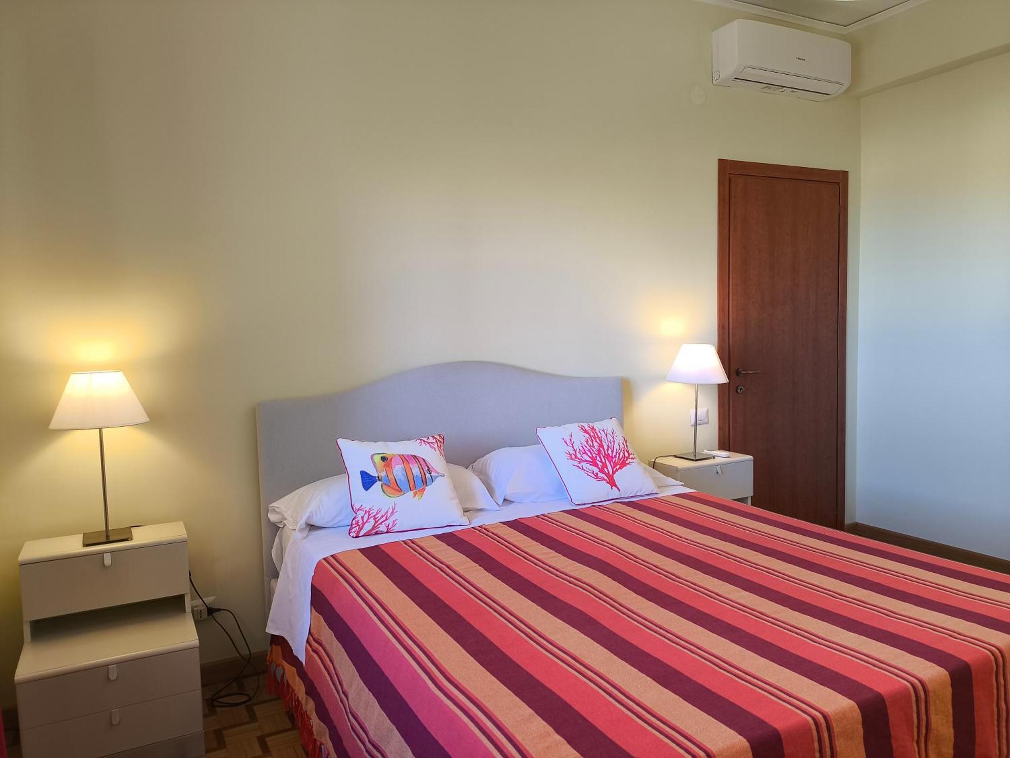 Casa Mar - Elegant Apartment With Pool And Panoramic Terrace In The Heart Of Sorrento Exteriör bild