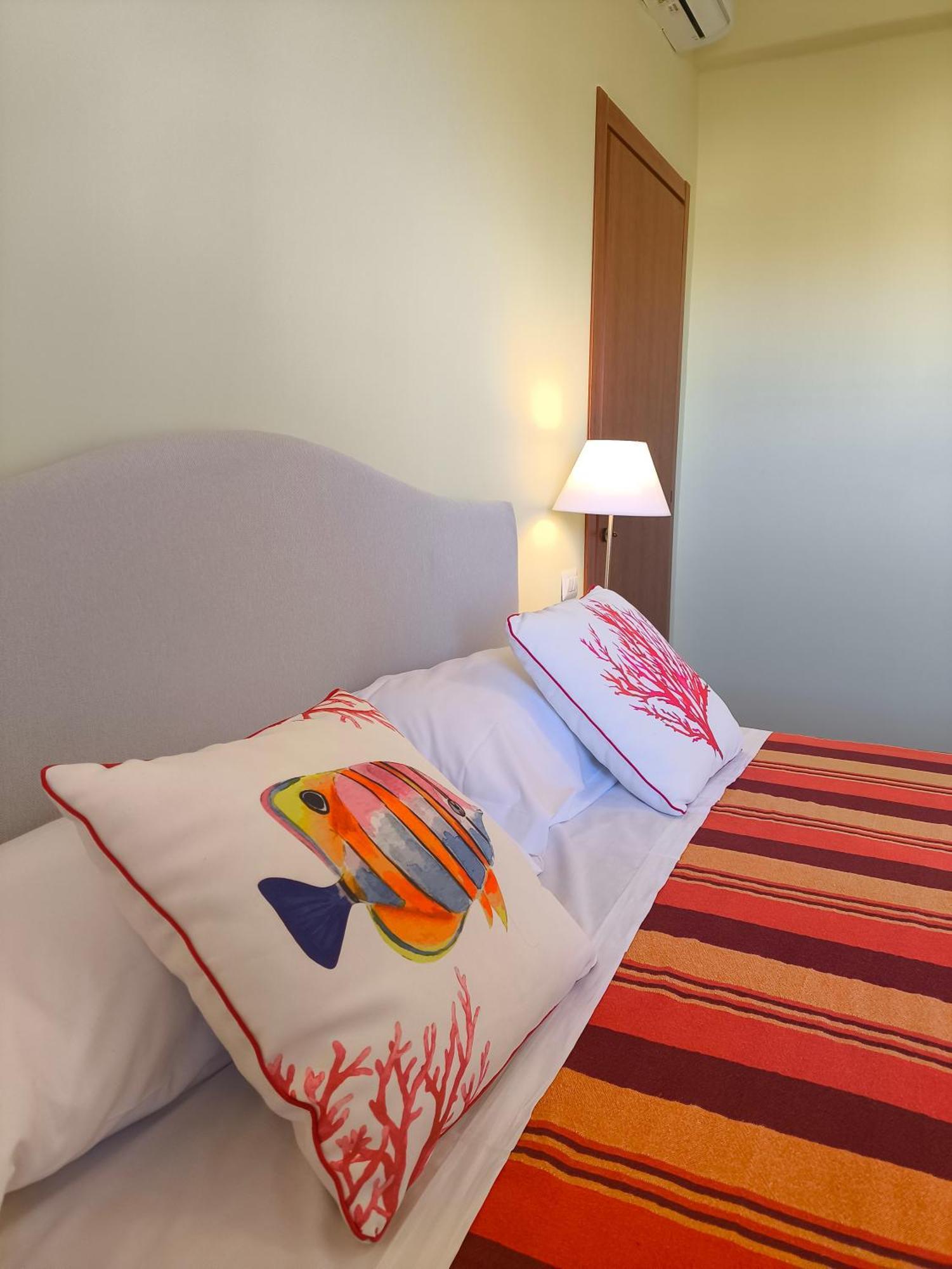 Casa Mar - Elegant Apartment With Pool And Panoramic Terrace In The Heart Of Sorrento Exteriör bild