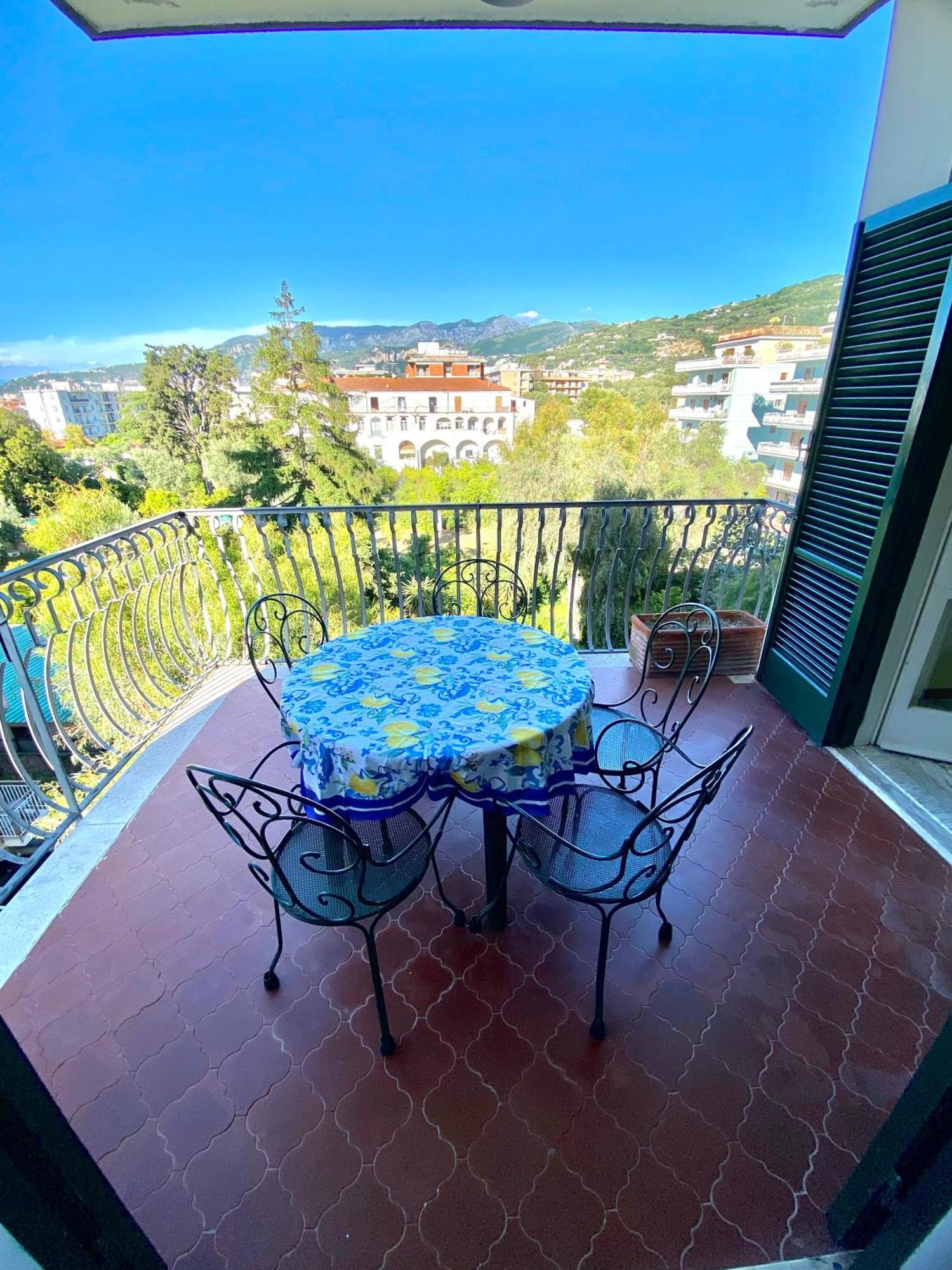Casa Mar - Elegant Apartment With Pool And Panoramic Terrace In The Heart Of Sorrento Exteriör bild